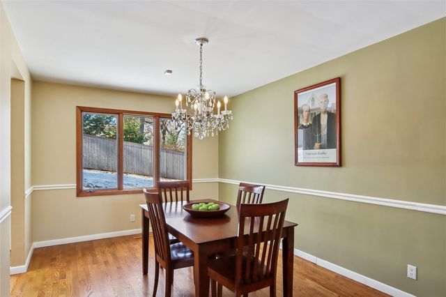 2110 Lincolnshire Drive SE, Cedar Rapids, IA 52403