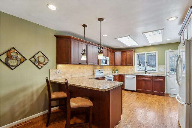 2110 Lincolnshire Drive SE, Cedar Rapids, IA 52403