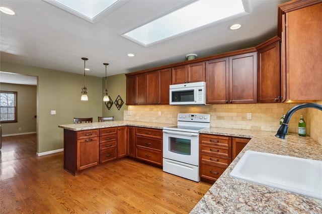 2110 Lincolnshire Drive SE, Cedar Rapids, IA 52403