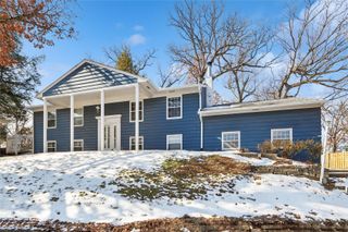 2110 Lincolnshire Drive SE, Cedar Rapids, IA 52403