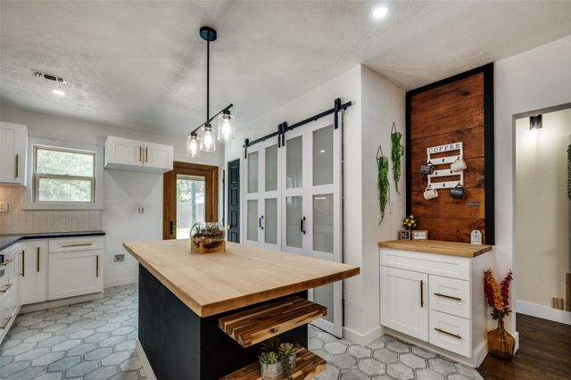 4004 Linden Avenue, Fort Worth, TX 76107
