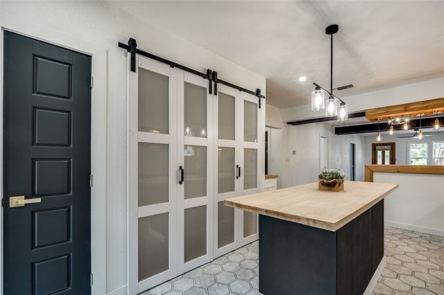 4004 Linden Avenue, Fort Worth, TX 76107