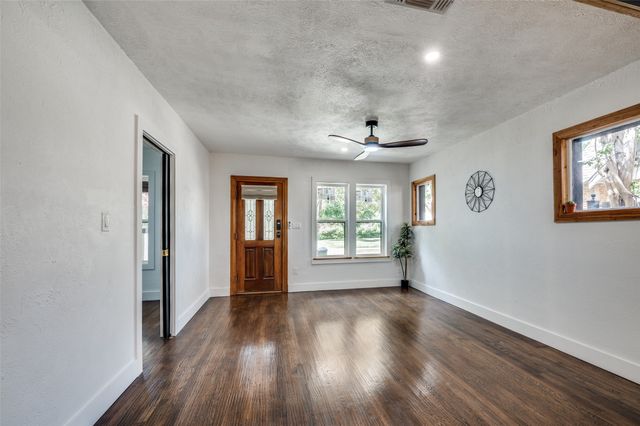 4004 Linden Avenue, Fort Worth, TX 76107