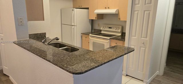2589 Centergate Dr 202, Miramar, FL 33025