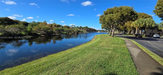 2589 Centergate Dr 202, Miramar, FL 33025