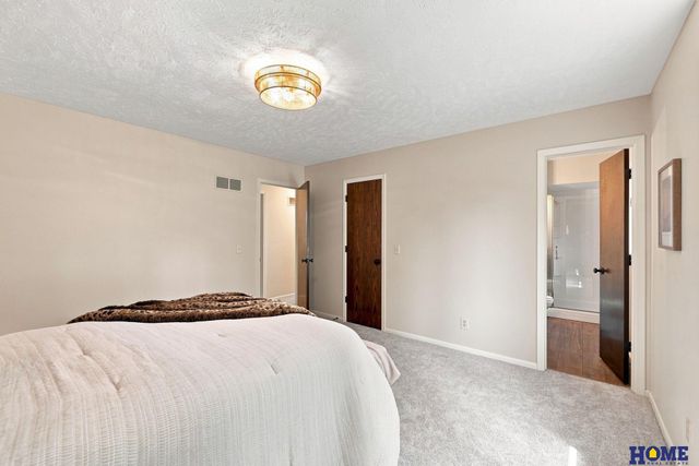 3310 Fox Hollow Road, Lincoln, NE 68506