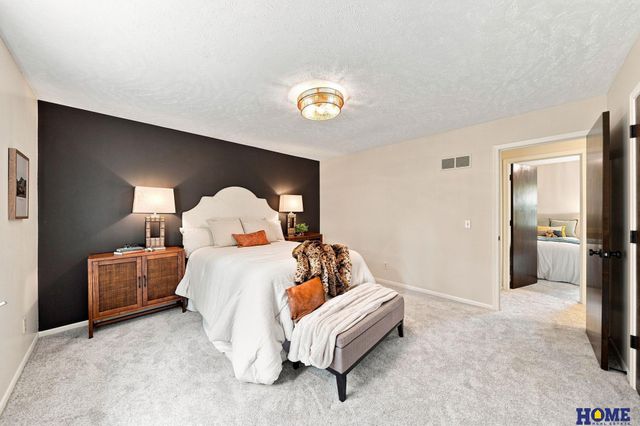 3310 Fox Hollow Road, Lincoln, NE 68506