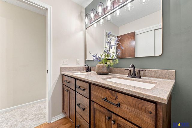 3310 Fox Hollow Road, Lincoln, NE 68506