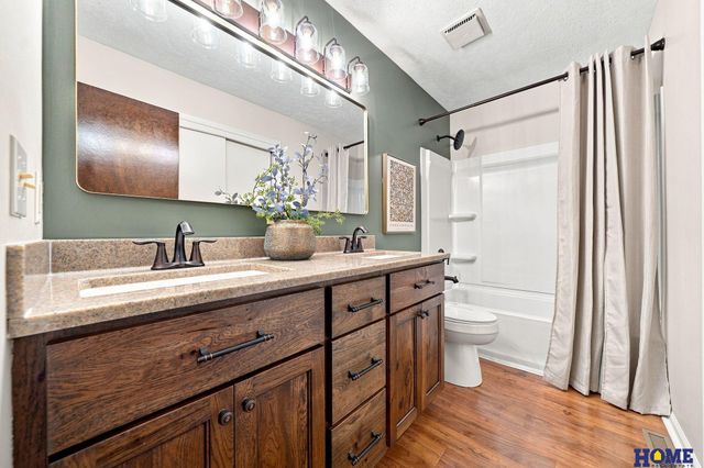 3310 Fox Hollow Road, Lincoln, NE 68506