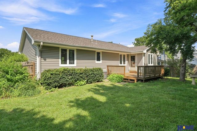 3310 Fox Hollow Road, Lincoln, NE 68506