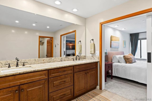 2556 Navarra Dr A, Carlsbad, CA 92009