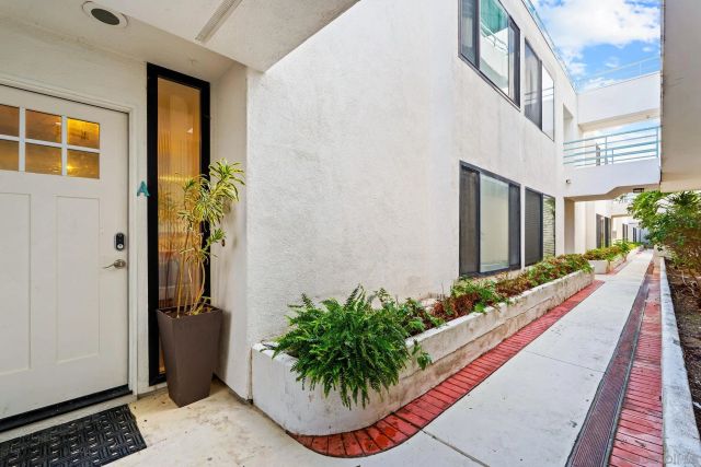 2556 Navarra Dr A, Carlsbad, CA 92009