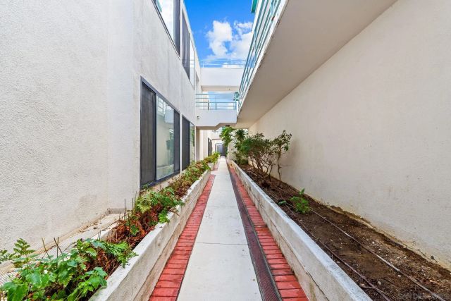 2556 Navarra Dr A, Carlsbad, CA 92009