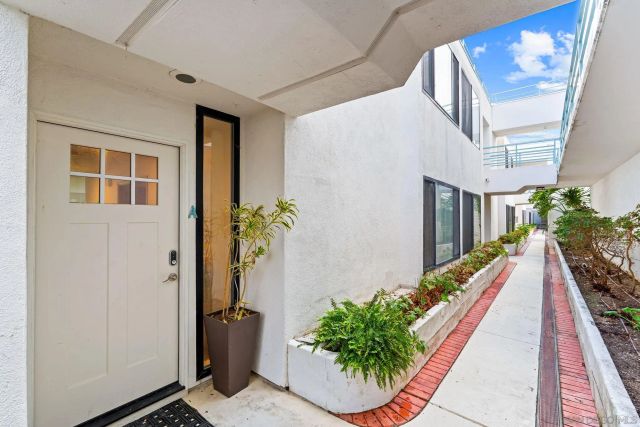 2556 Navarra Dr A, Carlsbad, CA 92009