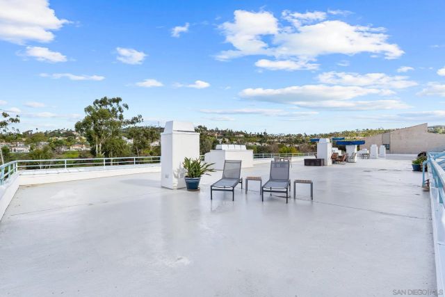 2556 Navarra Dr A, Carlsbad, CA 92009