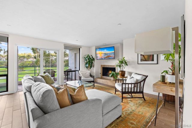 2556 Navarra Dr A, Carlsbad, CA 92009