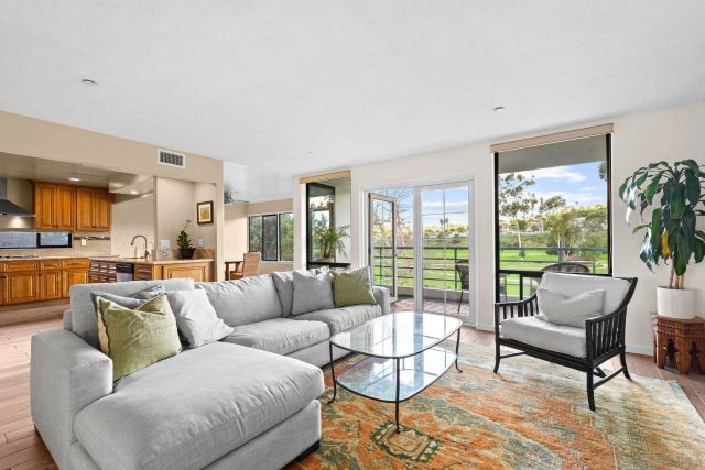 2556 Navarra Dr A, Carlsbad, CA 92009