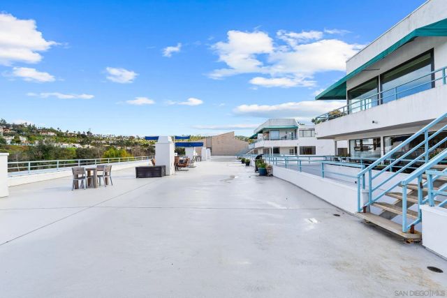 2556 Navarra Dr A, Carlsbad, CA 92009