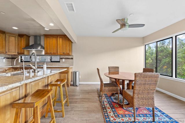 2556 Navarra Dr A, Carlsbad, CA 92009