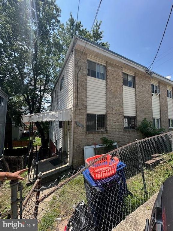5303 JAY ST NE, Washington, DC 20019