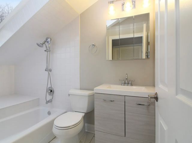 812 N Sleight Street 1, Naperville, IL 60563