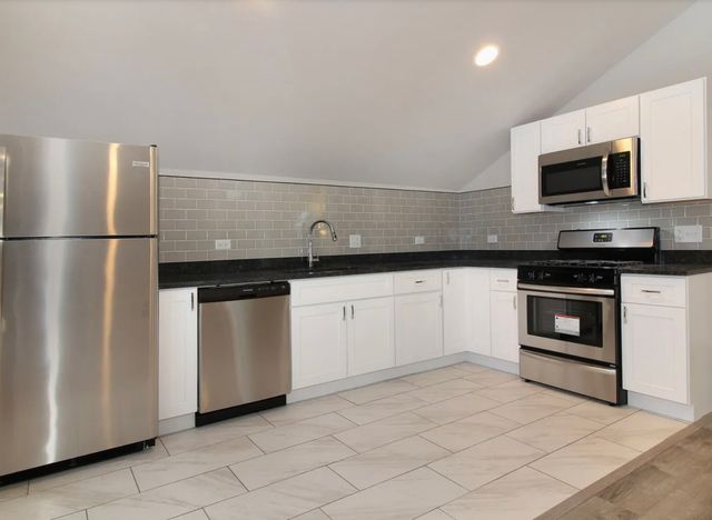 812 N Sleight Street 1, Naperville, IL 60563