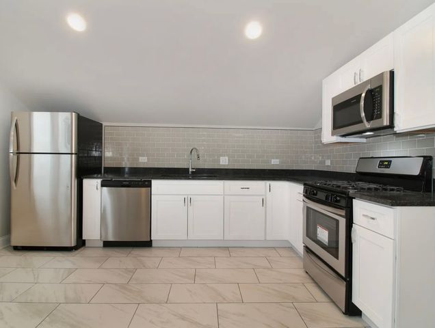 812 N Sleight Street 1, Naperville, IL 60563