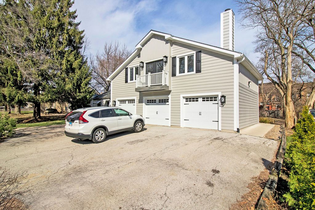 812 N Sleight Street 1, Naperville, IL 60563