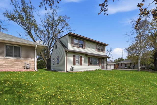 1697 Rose Place, Roseville, MN 55113