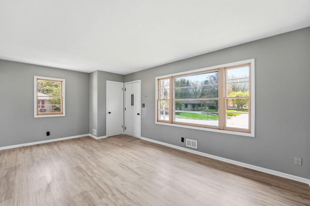 1697 Rose Place, Roseville, MN 55113