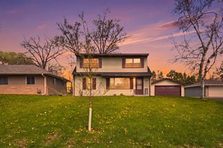 1697 Rose Place, Roseville, MN 55113