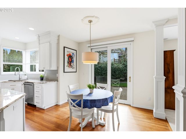 2484 MARYLSHIRE Ln, Lake Oswego, OR 97034