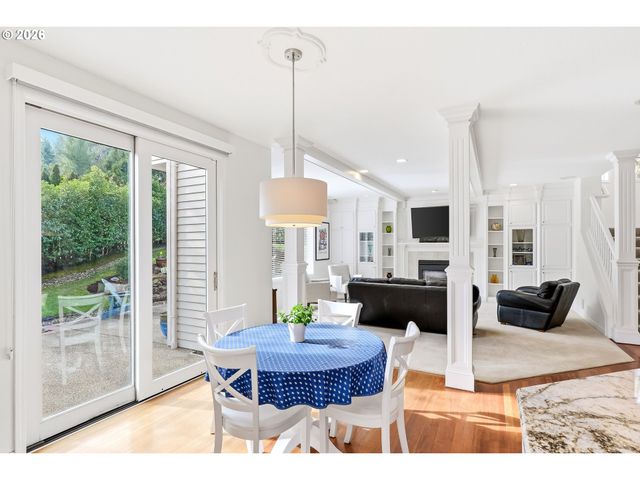 2484 MARYLSHIRE Ln, Lake Oswego, OR 97034