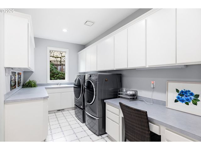 2484 MARYLSHIRE Ln, Lake Oswego, OR 97034