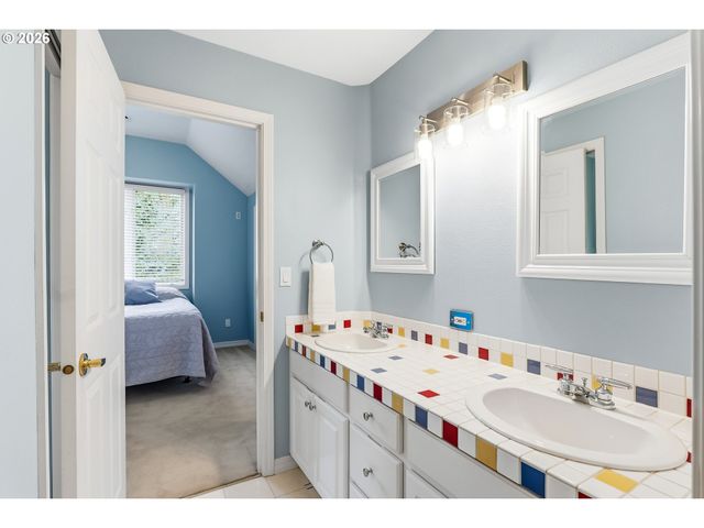 2484 MARYLSHIRE Ln, Lake Oswego, OR 97034