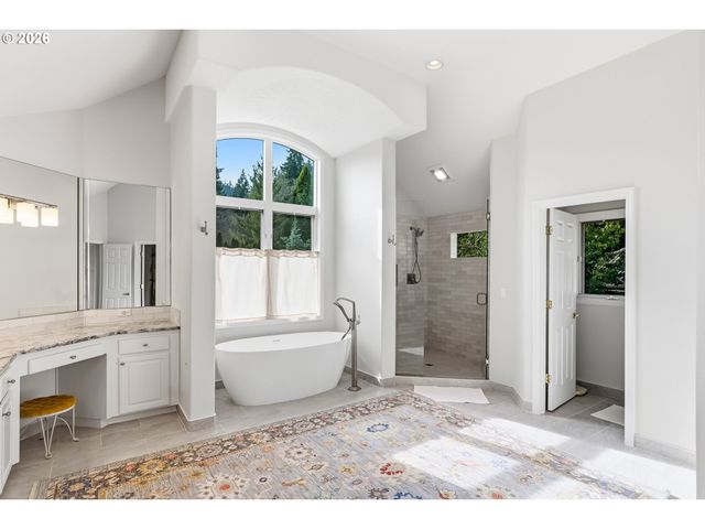 2484 MARYLSHIRE Ln, Lake Oswego, OR 97034