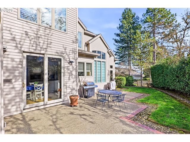 2484 MARYLSHIRE Ln, Lake Oswego, OR 97034