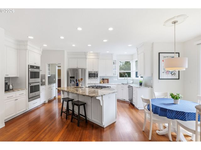 2484 MARYLSHIRE Ln, Lake Oswego, OR 97034