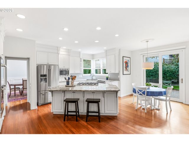 2484 MARYLSHIRE Ln, Lake Oswego, OR 97034