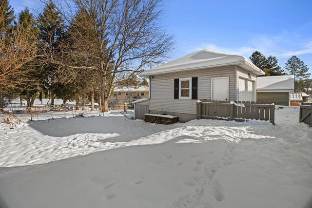 1420 E Main STREET, Watertown, WI 53094
