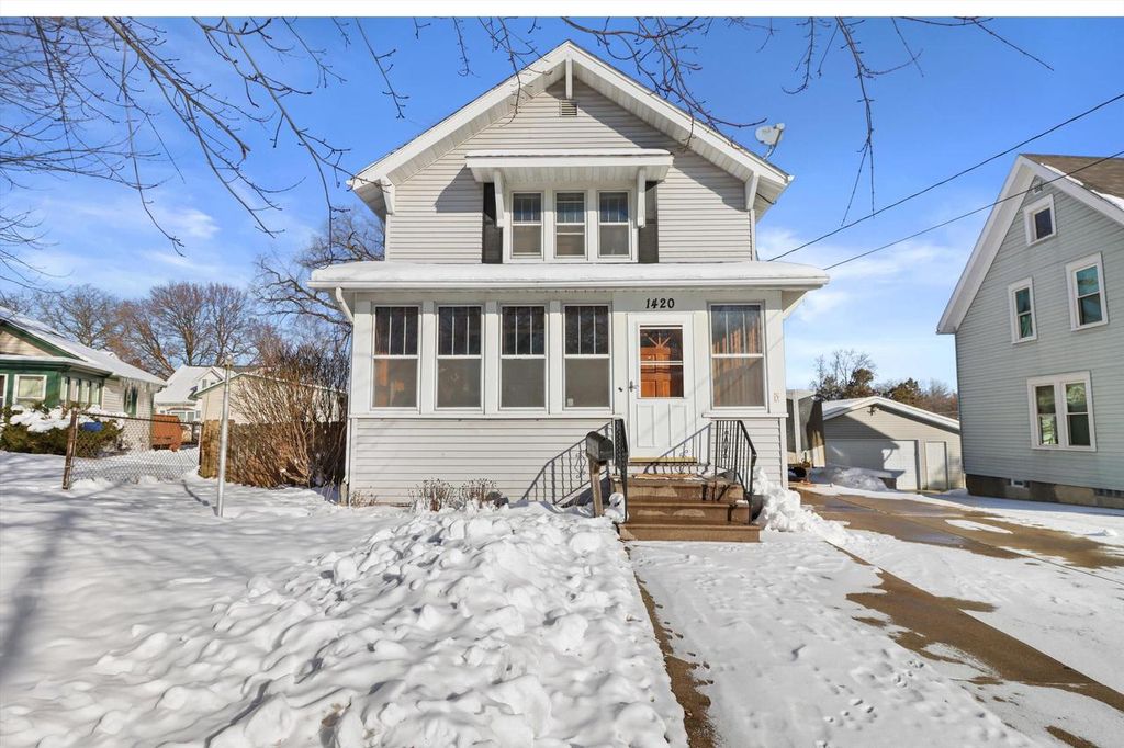 1420 E Main STREET, Watertown, WI 53094