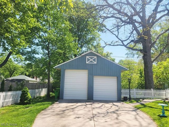 233 S Point Drive, Avon Lake, OH 44012