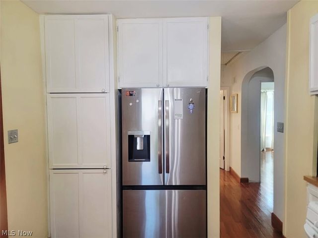 233 S Point Drive, Avon Lake, OH 44012