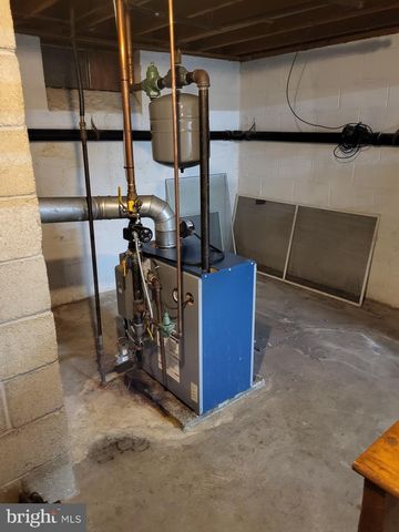 302 DILLER RD, Hanover, PA 17331