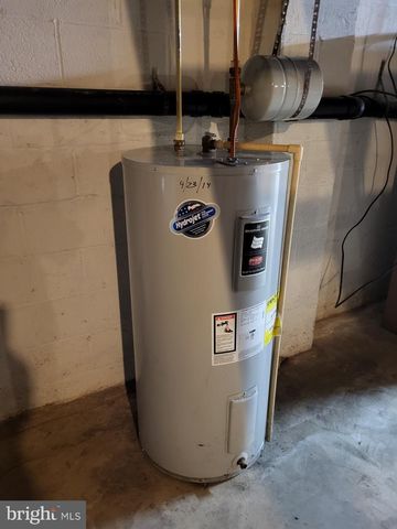 302 DILLER RD, Hanover, PA 17331