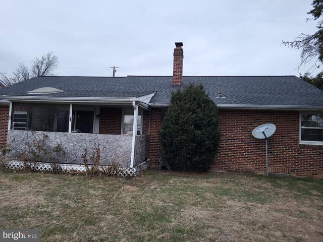 302 DILLER RD, Hanover, PA 17331