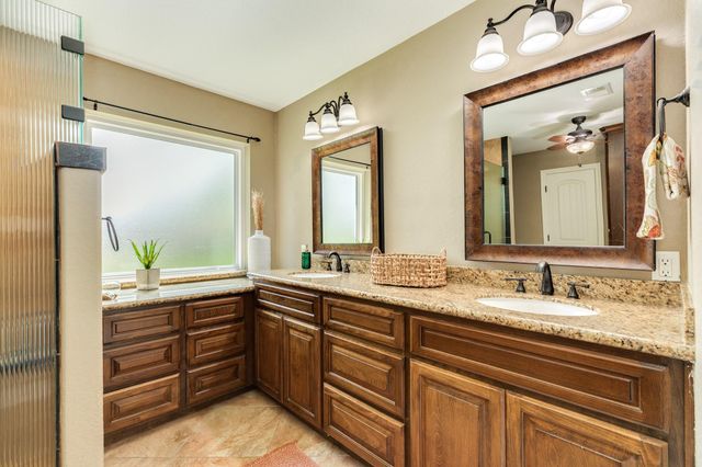 154 Horse Shoe Trail, Angleton, TX 77515