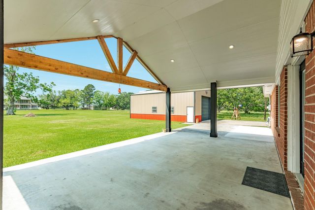 154 Horse Shoe Trail, Angleton, TX 77515