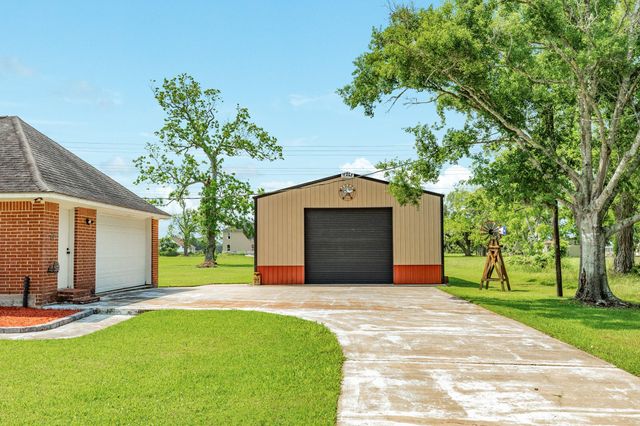 154 Horse Shoe Trail, Angleton, TX 77515