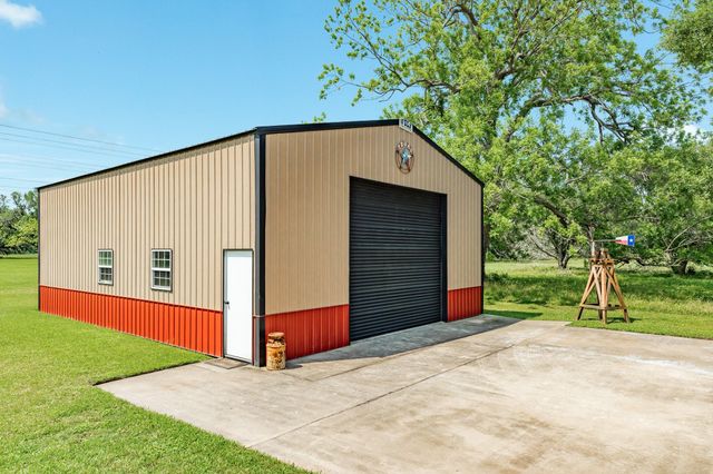 154 Horse Shoe Trail, Angleton, TX 77515